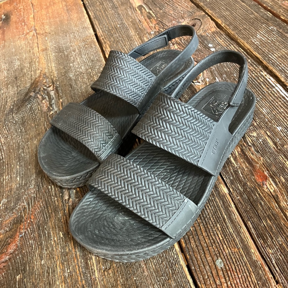 Women’s Reef Sandals Size 8